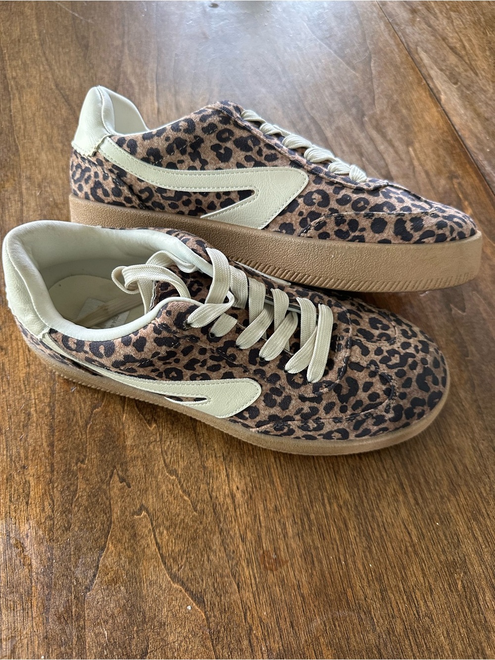 Trendy Leopard-Print Sneakers in Brown and Cream